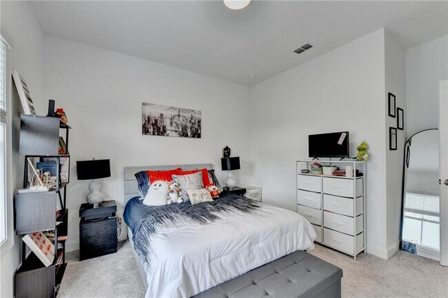 Building Photo - 522 Healy Dr