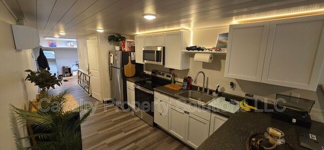 Building Photo - 3947 E Calvary Rd