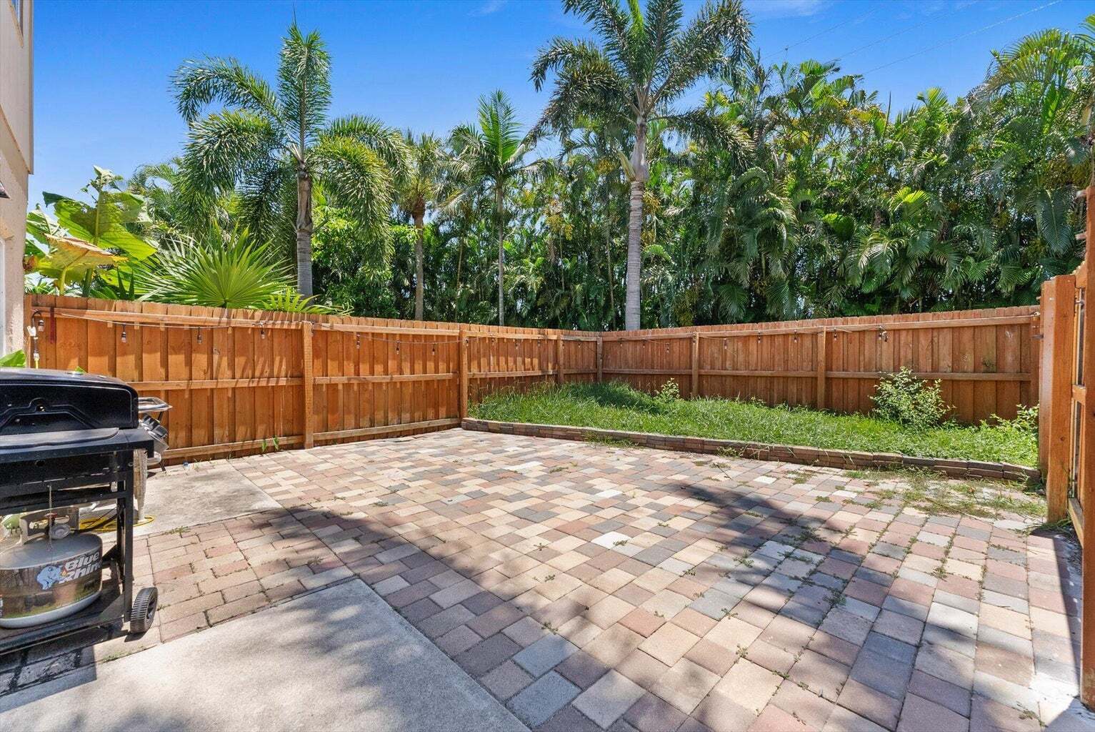 Building Photo - 1420 Lake Mango Way