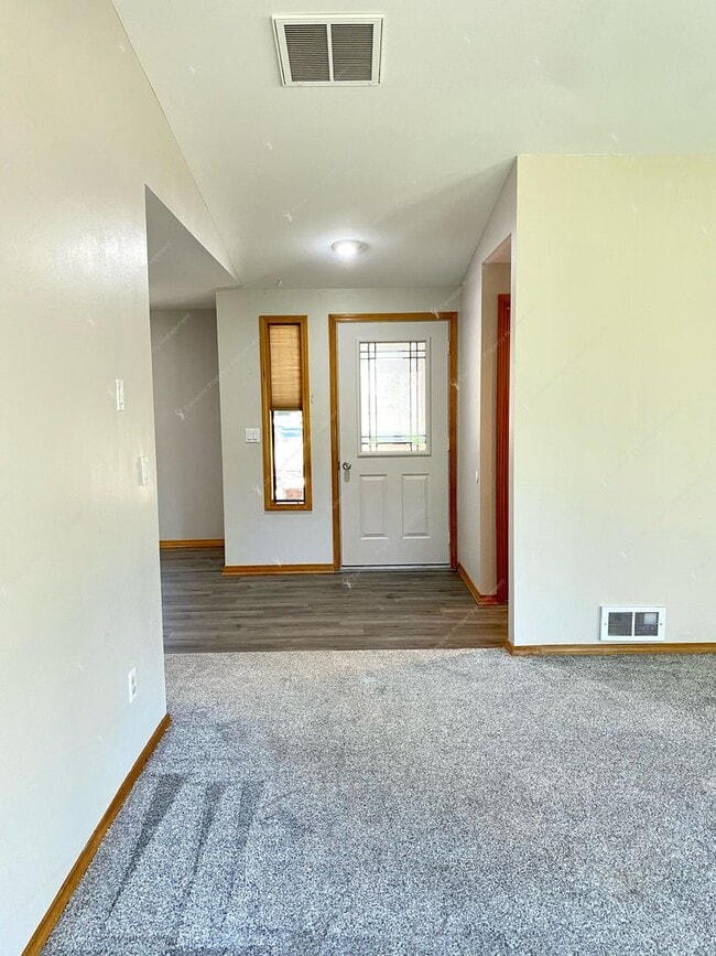 Building Photo - Nature Retreat on 0.6 Acres Near the Desch...