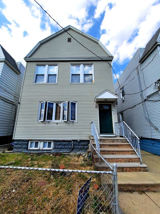 Exterior - 149 W 10th St