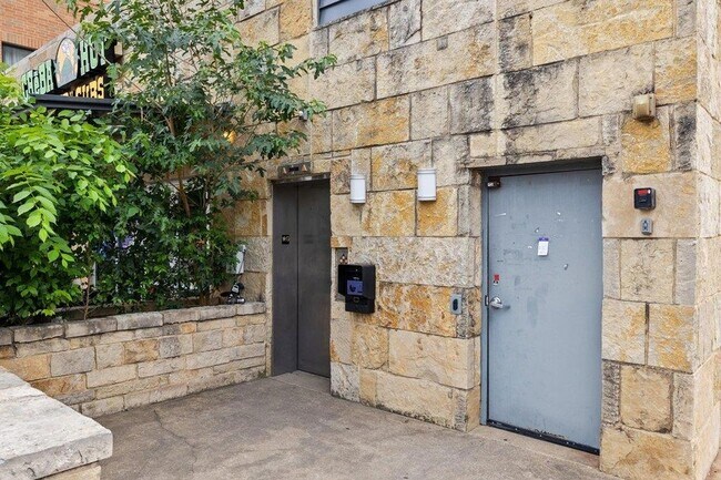 Building Photo - 3016 Guadalupe St