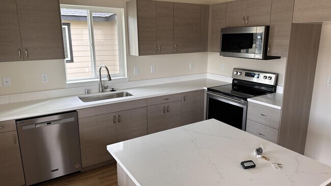 Building Photo - 123 9th Ave