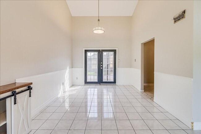 Building Photo - 2938 River Crest Rd