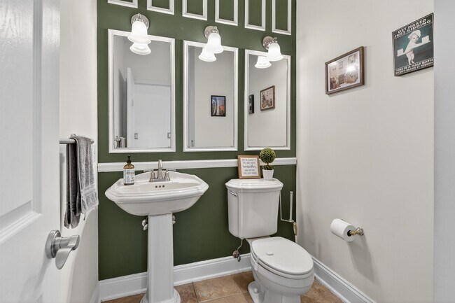 Building Photo - 354 Oswego Ct