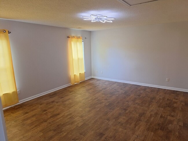 Building Photo - Wonderful Four Bedroom Home Located in Nor...