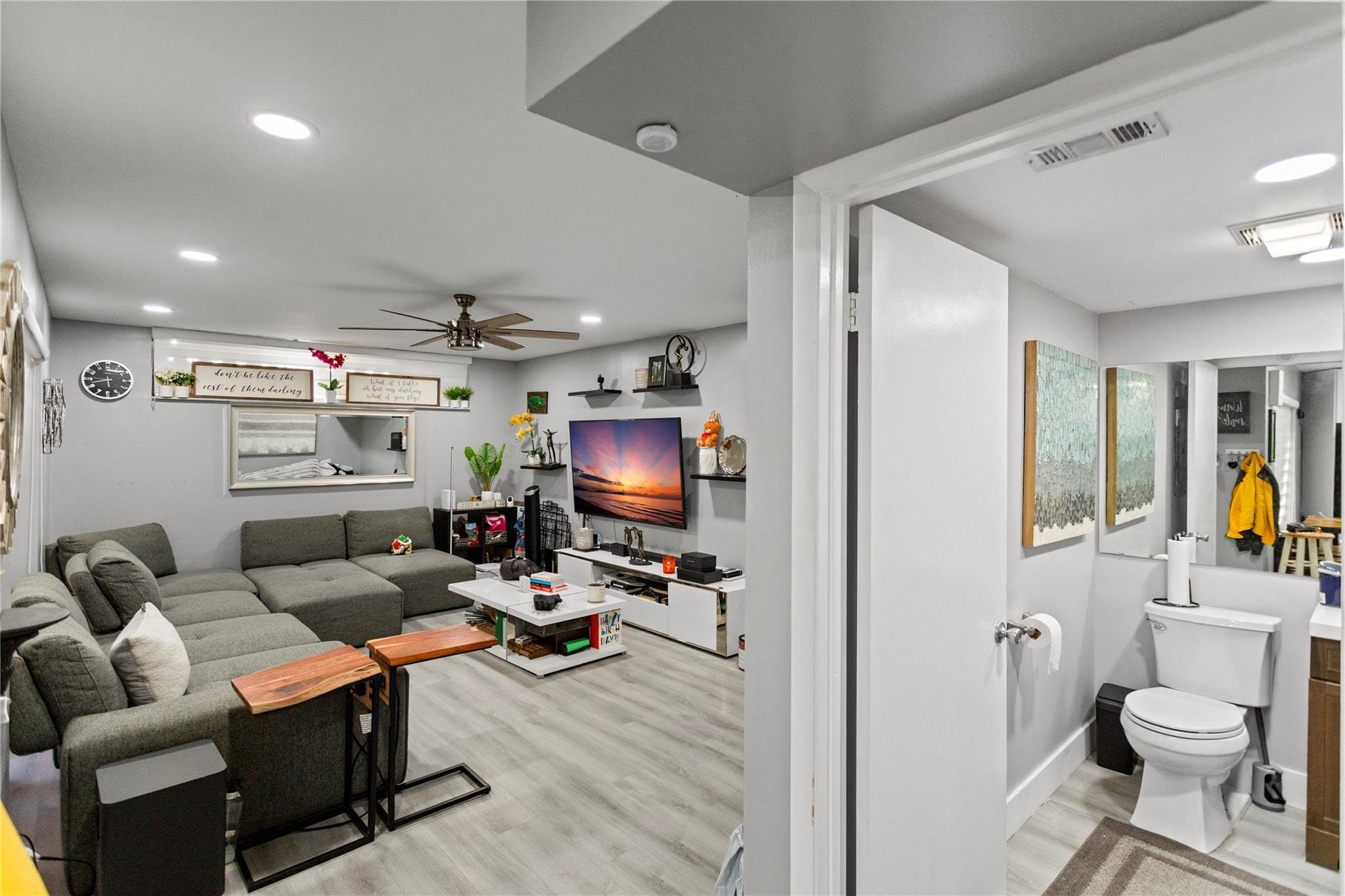 Building Photo - 22940 Oxford Pl