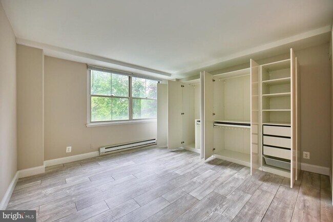 Building Photo - 2030 N Adams St