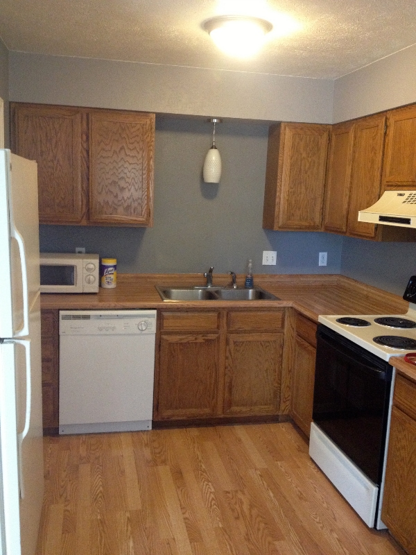 Building Photo - 2241 W Hillside Ave