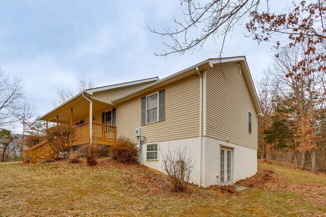 Building Photo - 443 Arrowhead Rd