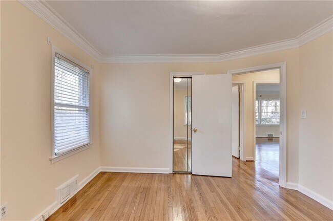 Building Photo - 4597 Briarcliff Rd NE
