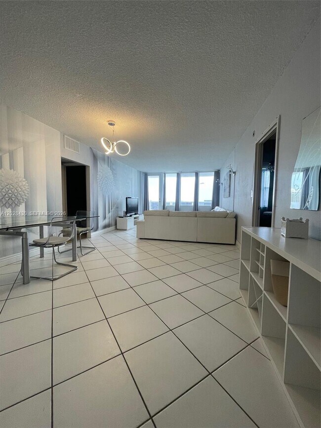 Building Photo - 3725 S Ocean Dr