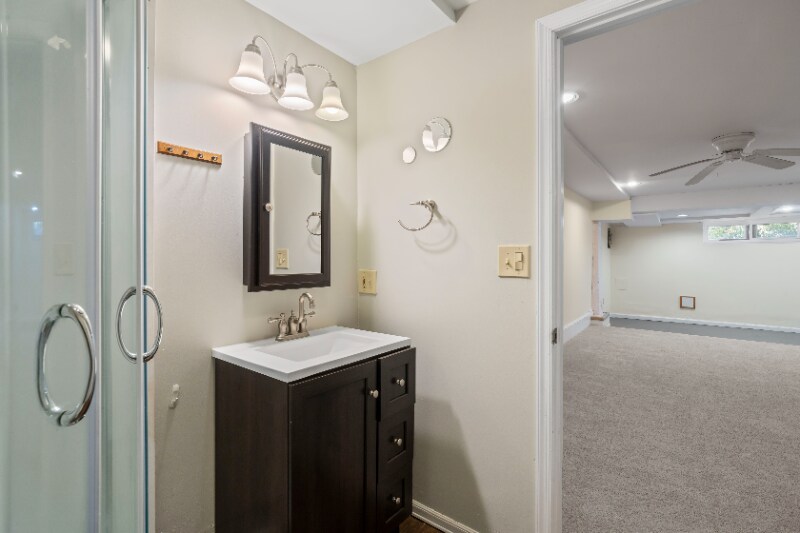 Building Photo - 3710 Chestnut Ave