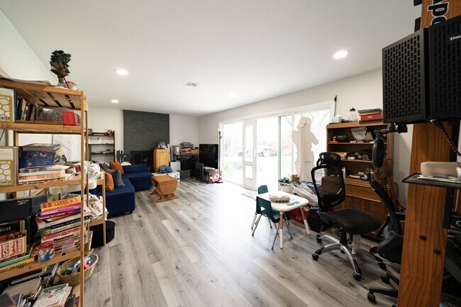 Building Photo - 3709 Avenida Palo Verde