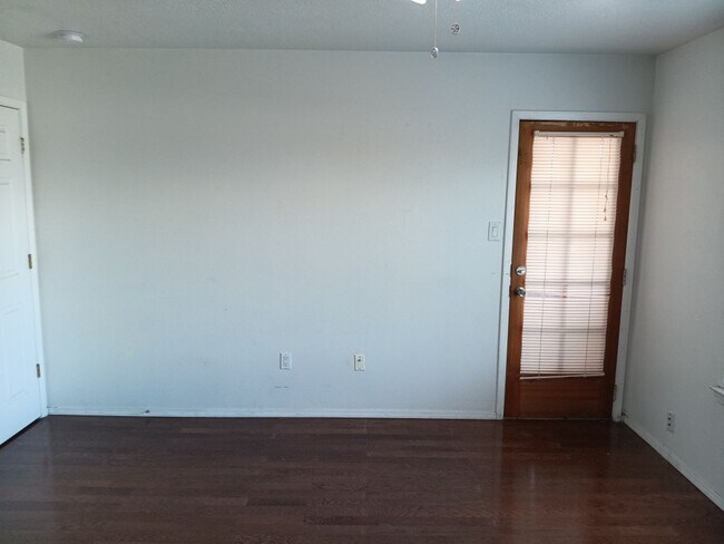 Building Photo - 3 Bedroom, 2.5 Bathroom Home! Schedule a Showing Soon!