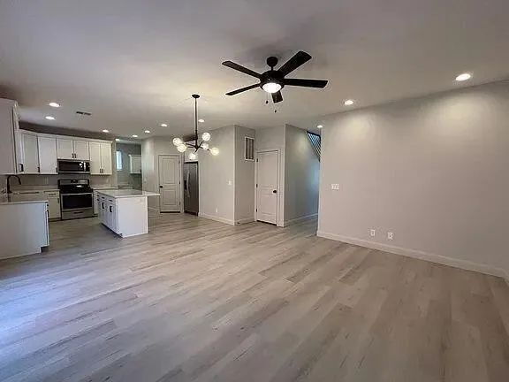 Building Photo - "Spacious 4-Bed, 3.5-Bath Gem with 2,359 Sq Ft of Comfort in Scenic St. George!"