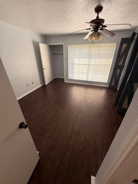 Building Photo - 2535 Wedglea Dr