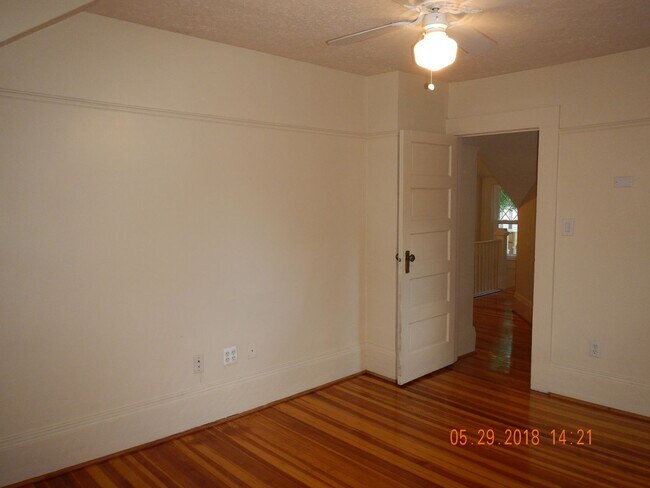 Building Photo - Available 6/1/25 Charming Two Story Single...