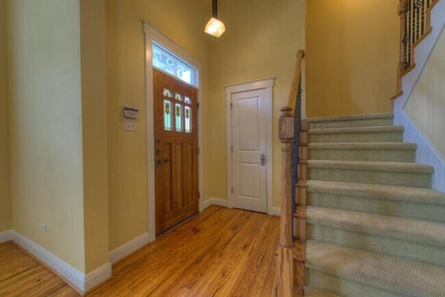 Building Photo - 4527 Avenue B