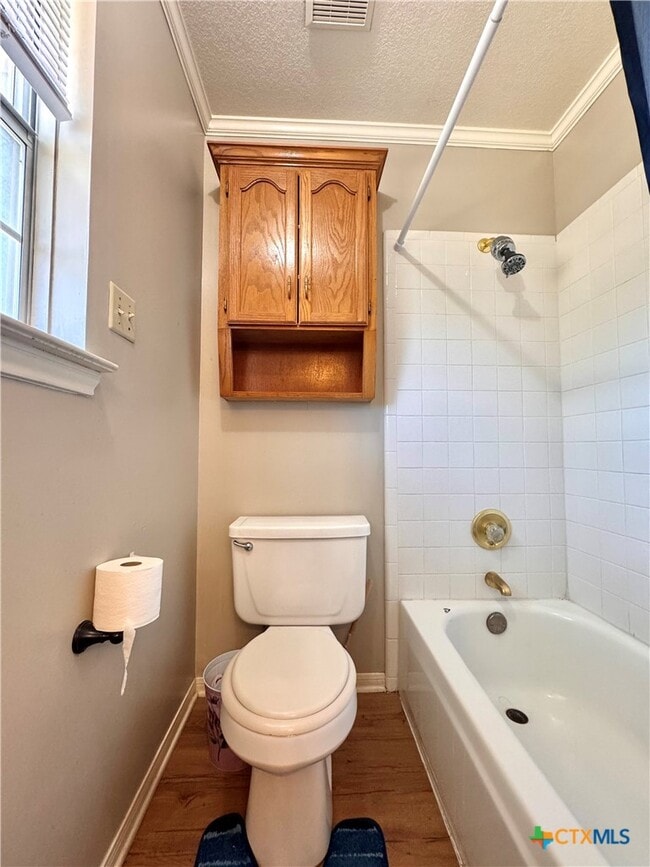 Building Photo - 1915 Sutton Pl