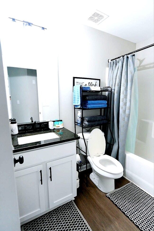 Building Photo - 210 Brittany Pointe Ln