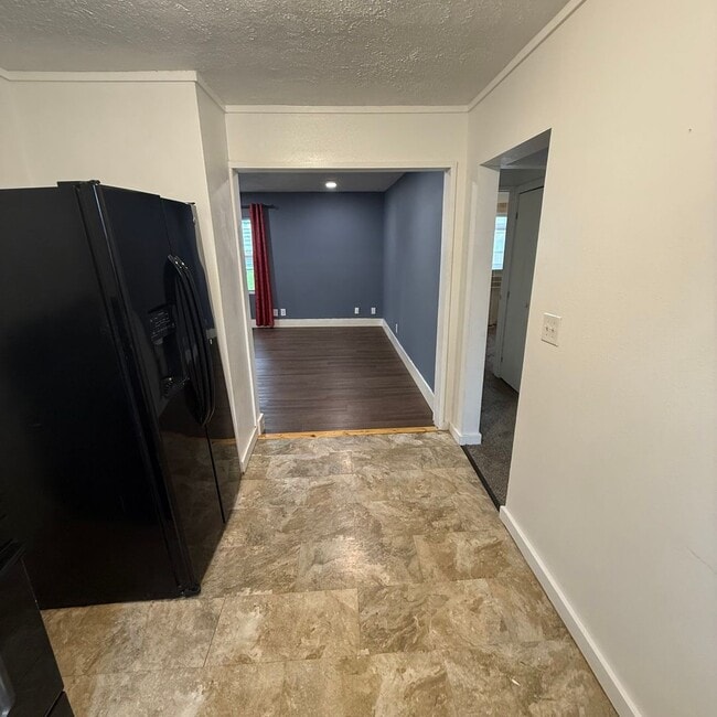 Building Photo - 3 bedroom 1 bath Bungalow with Large fenced in back yard available now.