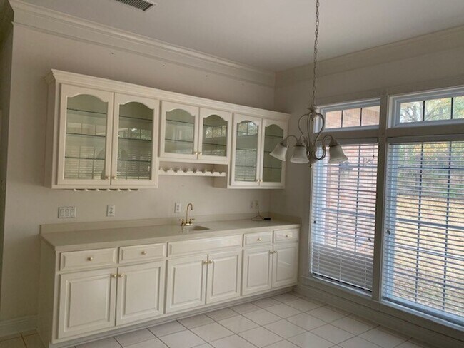 Building Photo - 3281 Benyard Dr