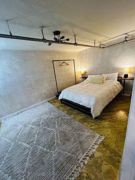 Building Photo - 10166 Glebe Rd