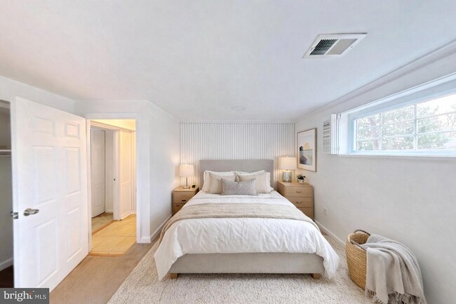 Building Photo - 1012 Loxford Terrace