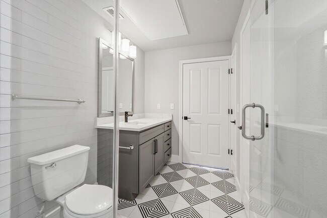 Building Photo - No Deposit! Modern 1/1 in Downtown!