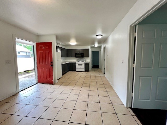 Building Photo - 364 E 7th St