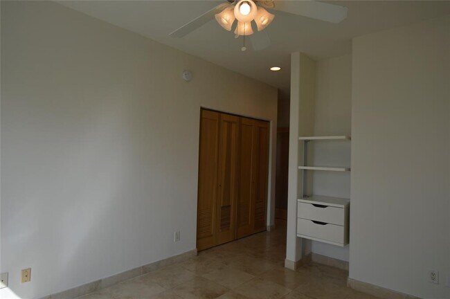 Building Photo - 9420 Seawall Blvd