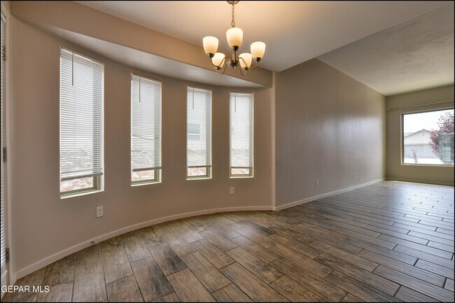 Building Photo - 621 Cedarwood Ave