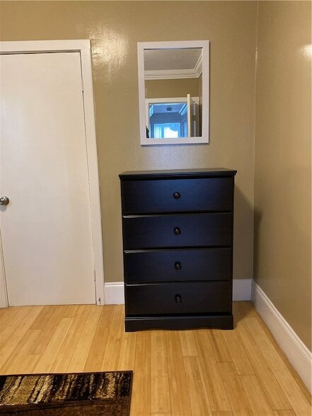 Building Photo - 481 Pine St