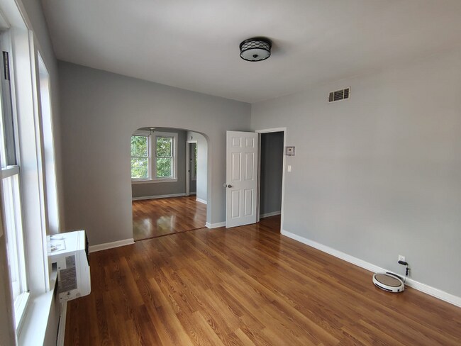 Building Photo - 3338 W Pershing Rd