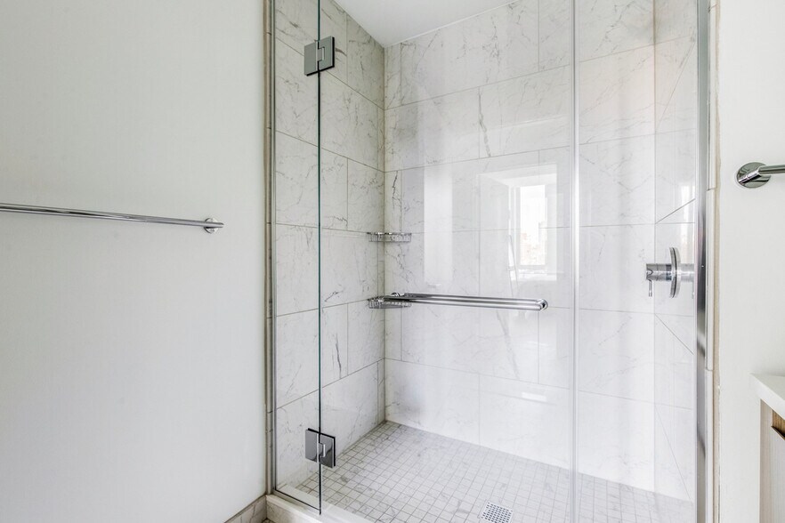 Building Photo - 370 Harrison Ave