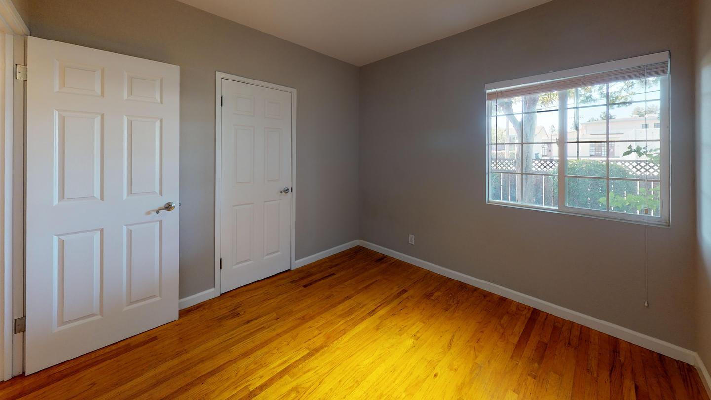 Building Photo - 710 Telford Ave