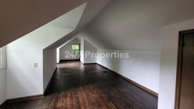 Building Photo - Charming 3BD | 2BA Cottage + Bonus Room - ...