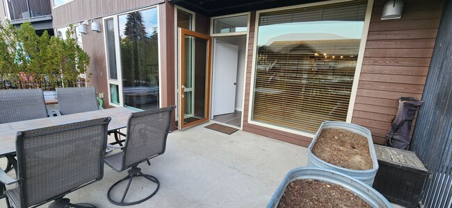 Building Photo - YEAR ROUND Chelan Resort Suites 2 Bedroom/...