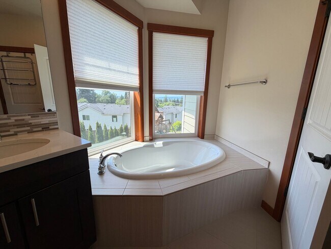 Building Photo - Military Discount - Please Inquire! ~ Whiskey Ridge View Home | 5 Bed + Bonus Living Space with O...