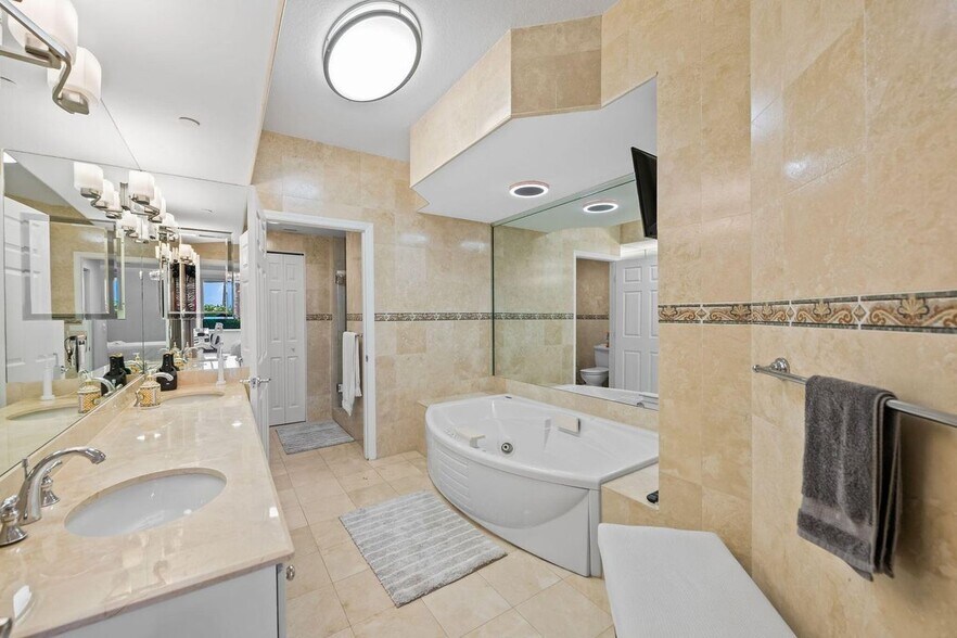 Building Photo - 3200 N Ocean Blvd