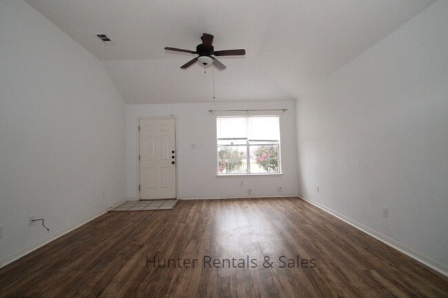 Building Photo - Thunder Creek Duplex