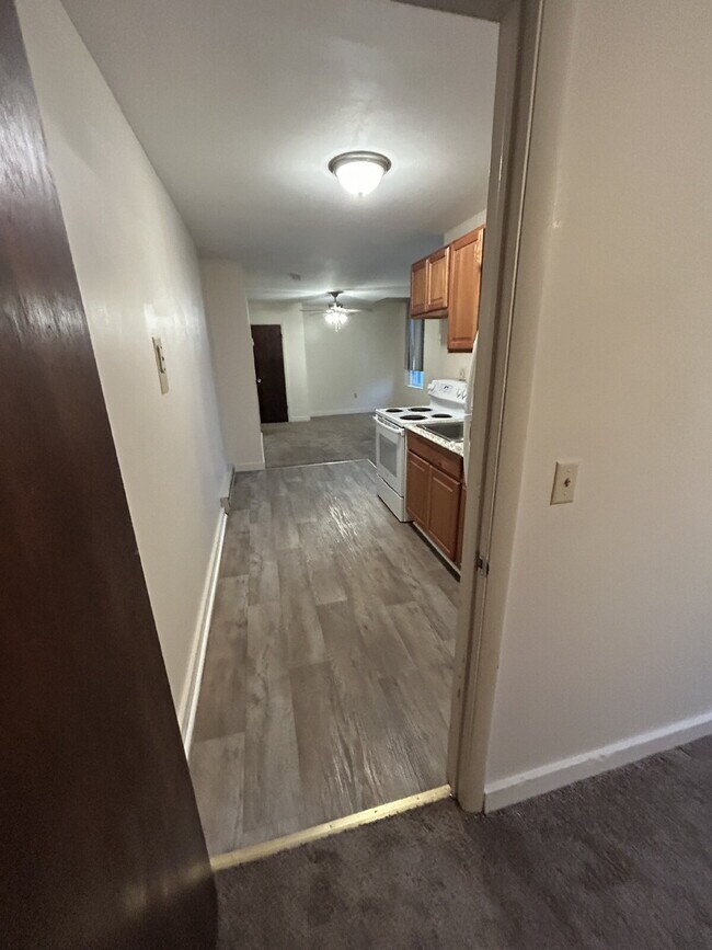 Building Photo - 1 Bedroom Apartment in York – Available early October