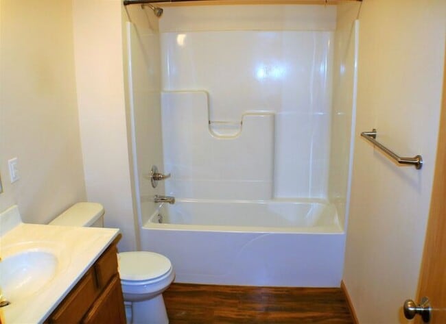 Building Photo - $1,135 | 2 Bedroom, 2 Bathroom Condo | No ...