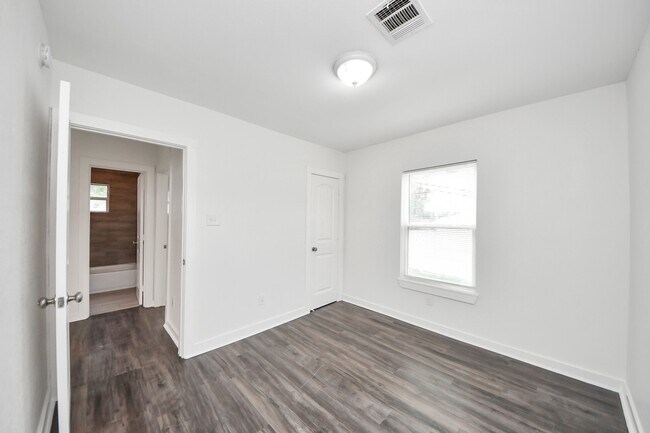 Building Photo - 233 N Carolina St