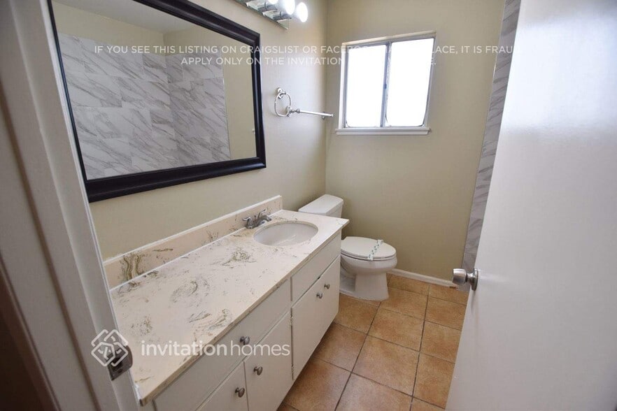 Building Photo - 12889 Fenton Ave