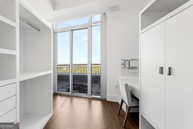 Building Photo - 3338 Peachtree Rd NE