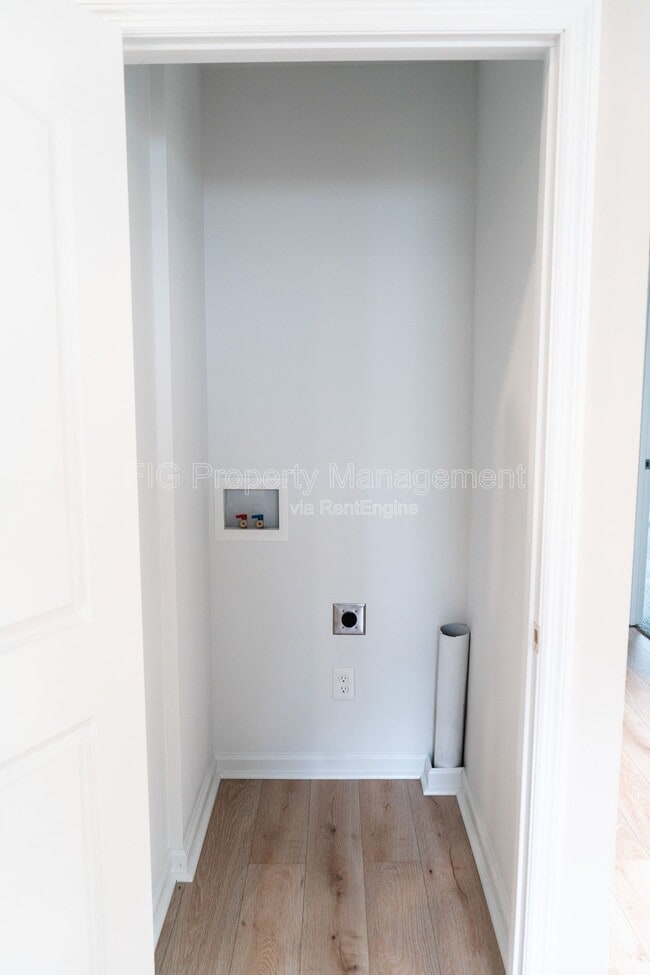 Building Photo - 614 Hillview Rd