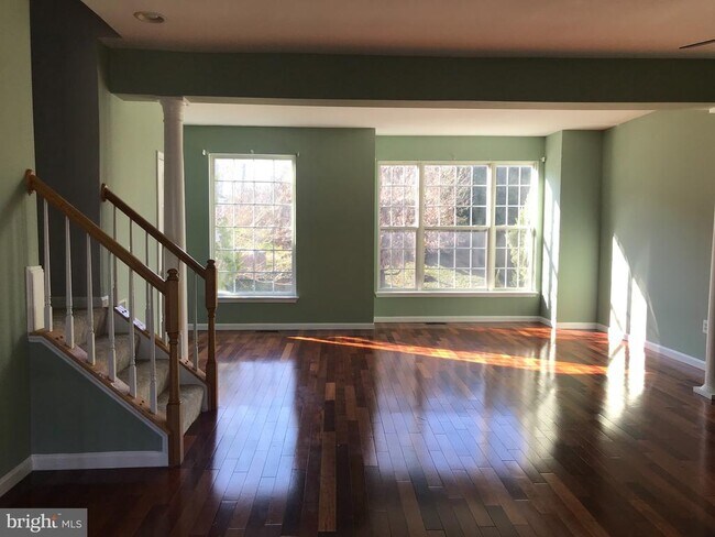 Building Photo - 15707 Palermo Terrace