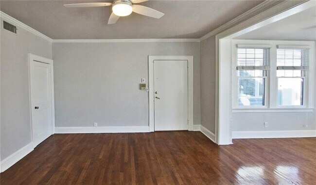 Building Photo - 425 10th St NE